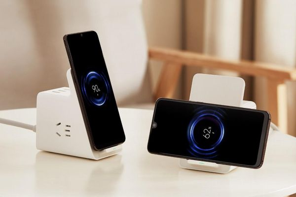 小米桌面充电站震撼登场：249元！2500W八口合一，充电新高度！