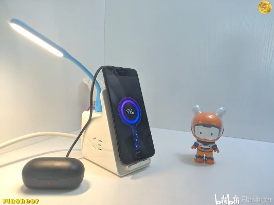 小米桌面充电站震撼登场：249元！2500W八口合一，充电新高度！