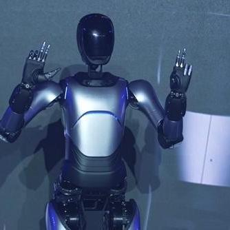 全球首秀！稚晖君背包机器人，便携出行新潮流