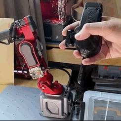 全球首秀！稚晖君背包机器人，便携出行新潮流