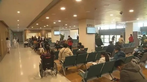 “浑身不得劲”门诊成热门，网友上班即感不适，创新诊疗服务引关注