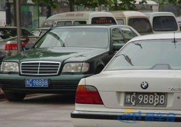 牛D99999车牌惊现！12分不保，网友热议新价值！