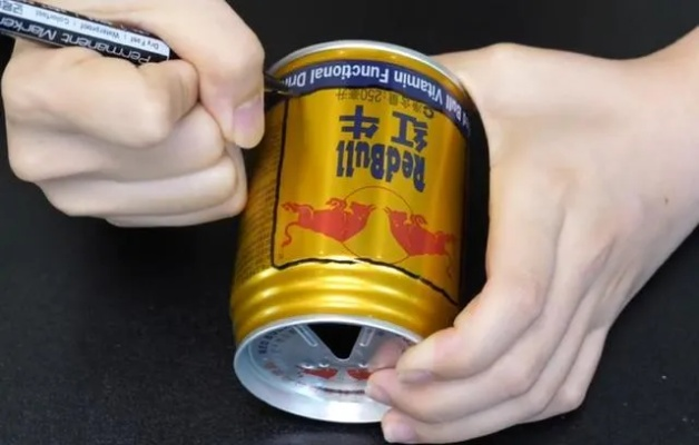 红牛易拉罐藏迷你主机，复古玩家狂喜新体验