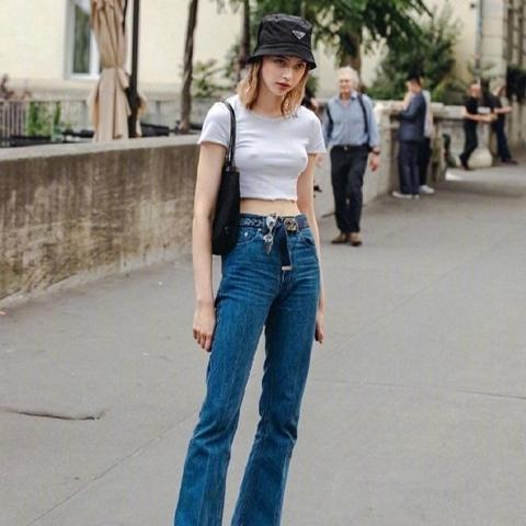 黑皮辣妹雕像惊艳亮相,高价收藏佳品不容错过 黑皮辣妹雕像惊艳亮相,高价收藏佳品不容错过