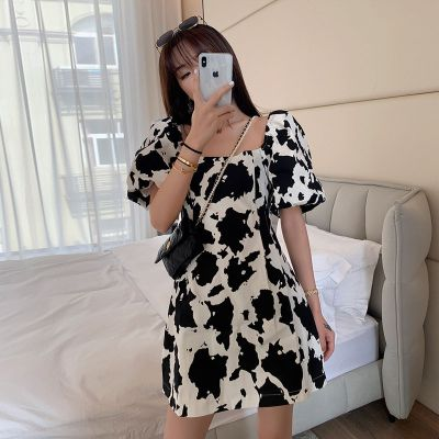 韩版潮流裙装,奶牛内衣新潮搭配,吸睛造型惊艳亮相 韩版潮流裙装,奶牛内衣新潮搭配,吸睛造型惊艳亮相