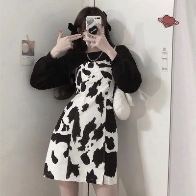 韩版潮流裙装,奶牛内衣新潮搭配,吸睛造型惊艳亮相 韩版潮流裙装,奶牛内衣新潮搭配,吸睛造型惊艳亮相