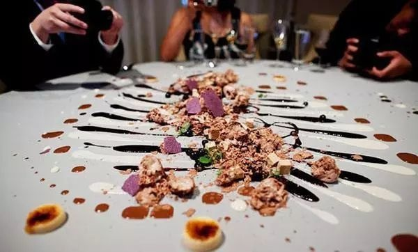 米其林餐厅鱼钩事件：六千消费全免，致歉新举措引关注