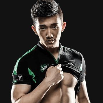 暴躁姐怒砸电脑引热议,男友懊悔补救新招频出 暴躁姐怒砸电脑引热议,男友懊悔补救新招频出