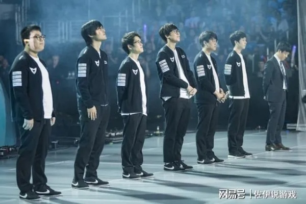 LOL崩服十年续约疑云，网友热议：草台班子如何逆袭？