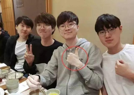 Faker声优魅力尽显!日本麦当劳同款动作引热议,创新潮流引领者 Faker声优魅力尽显!日本麦当劳同款动作引热议,创新潮流引领者