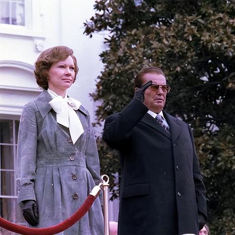 二战游戏到底藏着多少没玩透的战场密码？老玩家用3款冷门神作撕开真实战争的褶皱