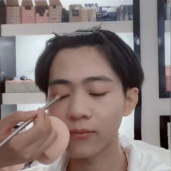 电竞追梦少年：12岁辍学，日练10小时铸就电竞新星