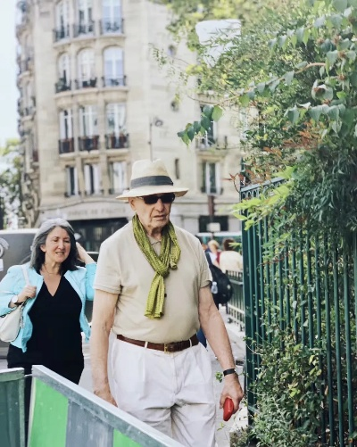 巴黎素颜照引热议，大爷文旅之旅价值超百万！