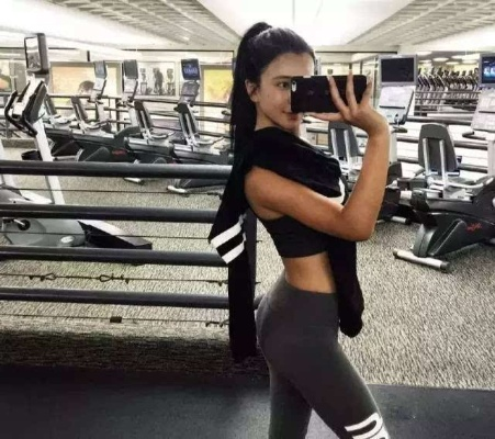 41岁健身女神换脸大揭秘,奶茶新形象惊艳亮相! 41岁健身女神换脸大揭秘,奶茶新形象惊艳亮相!