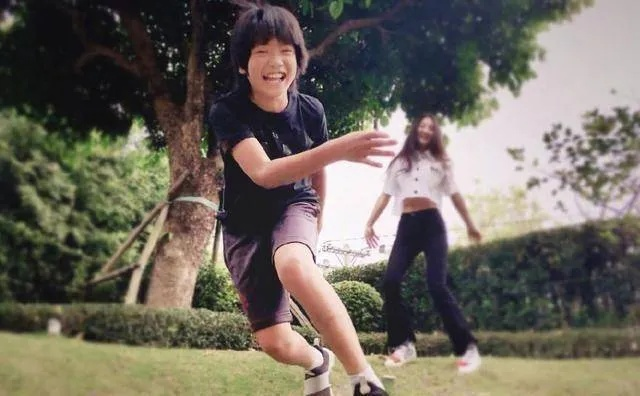 曹格晒儿子近照藏游戏秘密,亲子互动如何用游戏秒变战友? 曹格晒儿子近照藏游戏秘密,亲子互动如何用游戏秒变战友?