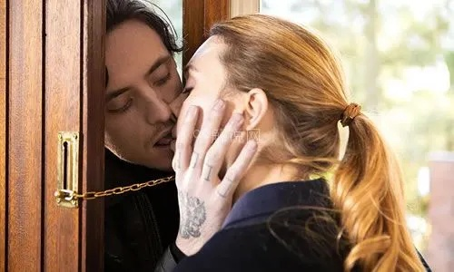 激情火花引爆悬疑，《他和她的谎》美剧惊悚升级！