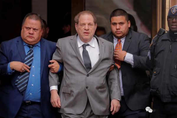 恶霸托比总统令:狗仔挨打合法化惊爆内幕 恶霸托比总统令:狗仔挨打合法化惊爆内幕