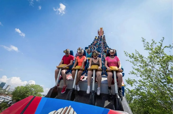 女巨人狂欢盛宴,揭秘全新游乐场奇观 女巨人狂欢盛宴,揭秘全新游乐场奇观