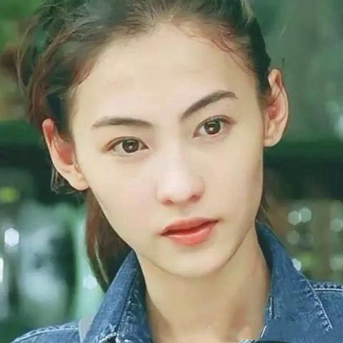 清纯偶像深V之谜:时尚转型背后的秘密揭晓 清纯偶像深V之谜:时尚转型背后的秘密揭晓