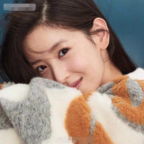 清纯偶像深V之谜:时尚转型背后的秘密揭晓 清纯偶像深V之谜:时尚转型背后的秘密揭晓