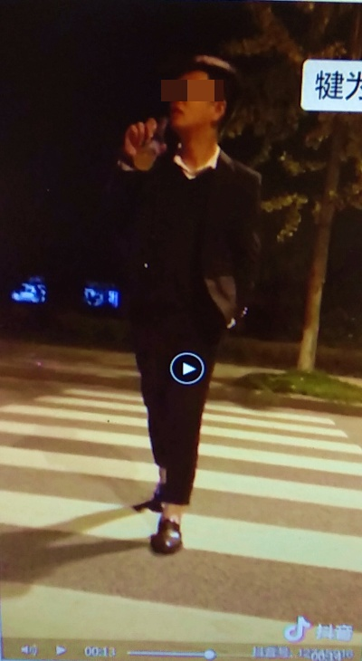 斑马线奇舞引关注,四拍客拍视频遭罚记 斑马线奇舞引关注,四拍客拍视频遭罚记