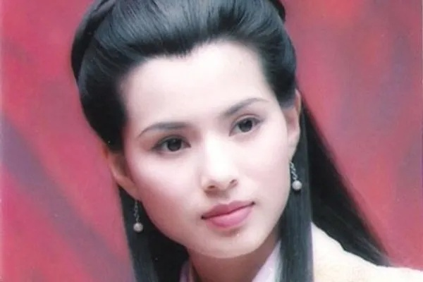 李若彤年龄成谜？游戏玩家深挖的「冻龄密码」藏在这3个细节里