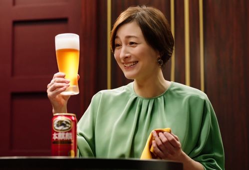 闫学晶哭穷风波代价惨重，媒体深度剖析新视角