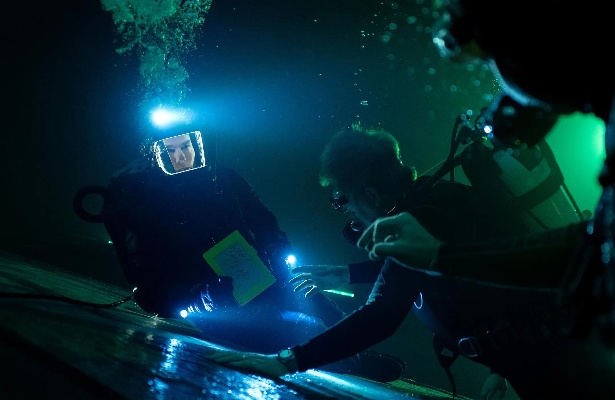 阿汤哥跨界摄影新突破，《星战》水下光剑战幕后独家视角