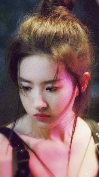 刘亦菲曾被韩国女生霸凌？游戏玩家更懂的地图炮式伤害，藏着多少未说破的生存法则