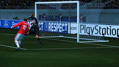 实况足球2010补丁停更后，老玩家靠这4招把经典玩成了新游？