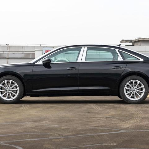 奥迪A6L豪华轿车降价15万，4S店实探抢购热潮