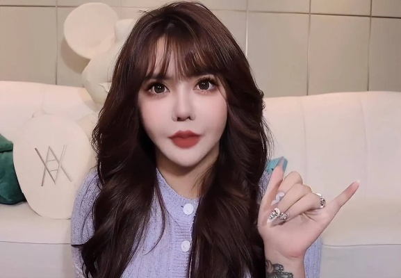 韩安冉账号被封禁，结婚离婚炒作引热议，揭秘网红新动态