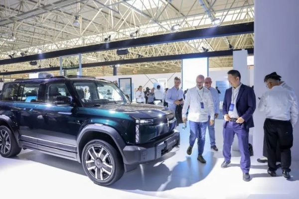 平民路虎奇瑞iCAR V27首产震撼亮相，创新科技引领未来驾控新体验