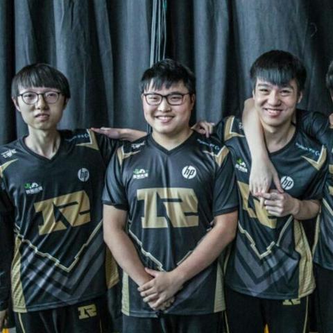 LOL十年博主财富自由，停更揭秘人生新篇章