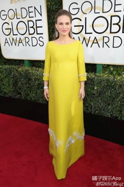 金球奖红毯首秀孕肚,女鹰眼自信微笑闪耀全场 金球奖红毯首秀孕肚,女鹰眼自信微笑闪耀全场