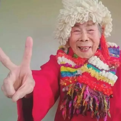 81岁奶奶游戏直播爆红，温情背后见证人生新篇章