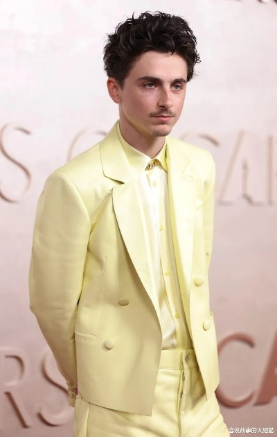 甜茶影帝奖杯在手，金小妹身材绝了美照曝光！