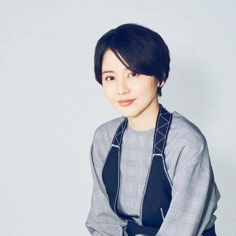 婚后首秀惊艳亮相，长泽雅美婚后美照曝光引关注