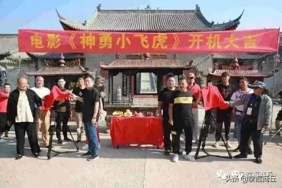 古村变身“竖店”全民拍剧，驴日片酬500元，揭秘影视新风口