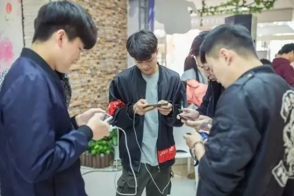 35人挤朋友家4天？这届玩家的线下开黑局，藏着你没玩过的社交游戏密码