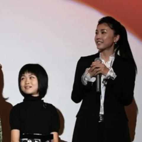 泽尻英龙华恋情曝光：热恋小鲜肉，年龄差引关注