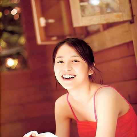 38岁长泽雅美休整新篇章，陪夫共度甜蜜时光