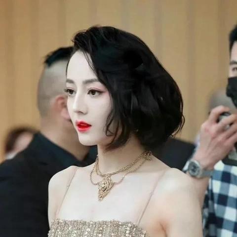 虎扑老哥们疯抢投票的「新女神」章若楠凭什么杀进前三？