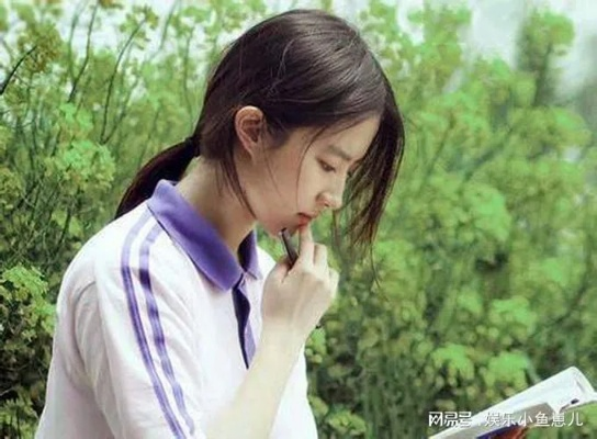 刘亦菲青春校园旧照曝光，探寻古早风华再现时光印记
