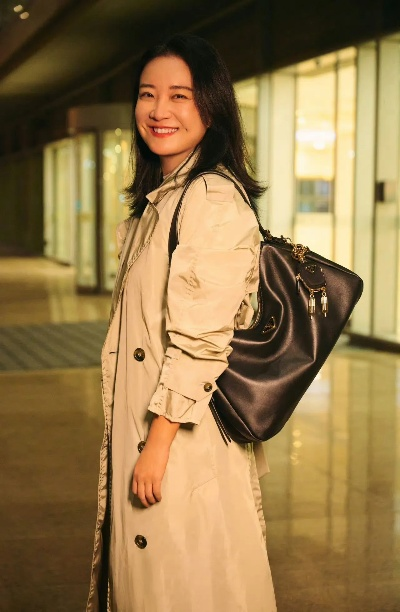 贾玲米兰时装周气场全开，女王范儿走路带风惊艳亮相