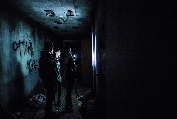 独居惊悚事件改编，恶意阴影笼罩《真实恐惧降临》