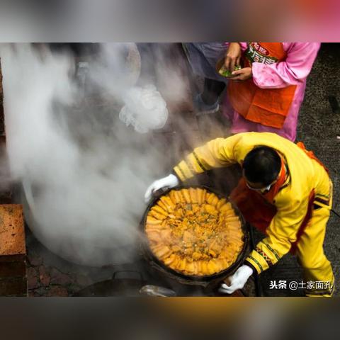 万人狂欢盛宴，免费年猪宴每日400桌，5点开席抢位！