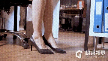 黑丝高跟翘嘴视角揭秘：吊人动态图新视角解析