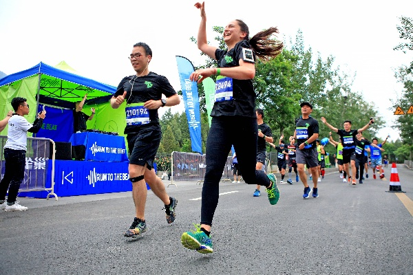 巨脚狂奔惊险启幕,揭秘《RUN RUN RUN》大脚踩你新篇章 巨脚狂奔惊险启幕,揭秘《RUN RUN RUN》大脚踩你新篇章