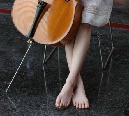 玉脚诱惑揭秘：一触即发的魔头陷阱